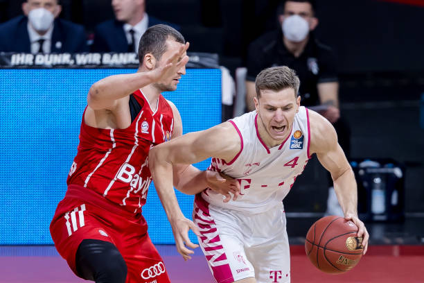 费高于同期 费高于同期